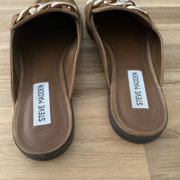Steve Madden Brown Mules with Gold Chain - Picture 5 of 6